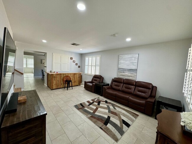 Photo - Spacious 6 bedroom home
