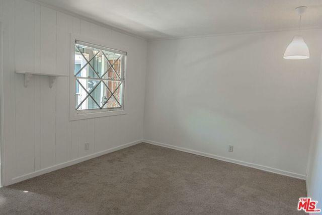 Building Photo - 18643 Strathern St Rental