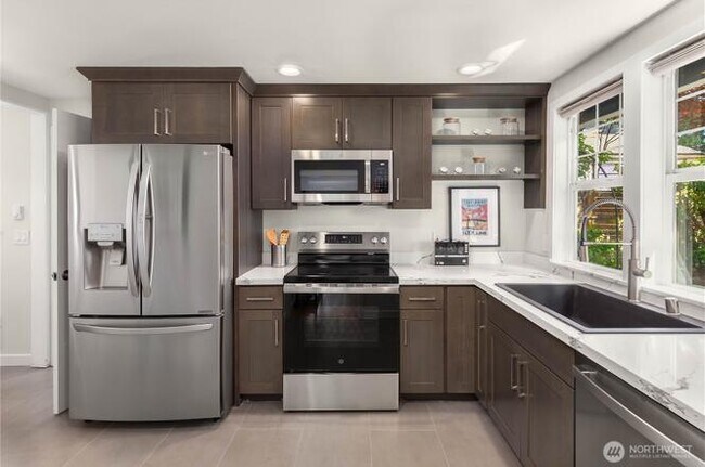 Photo - 1410 N 100th St