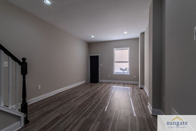 Photo - 2340 W Fayette St