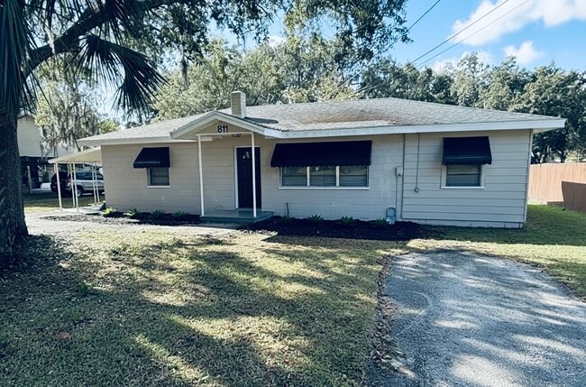 Photo - 811 S Lone Oak Dr