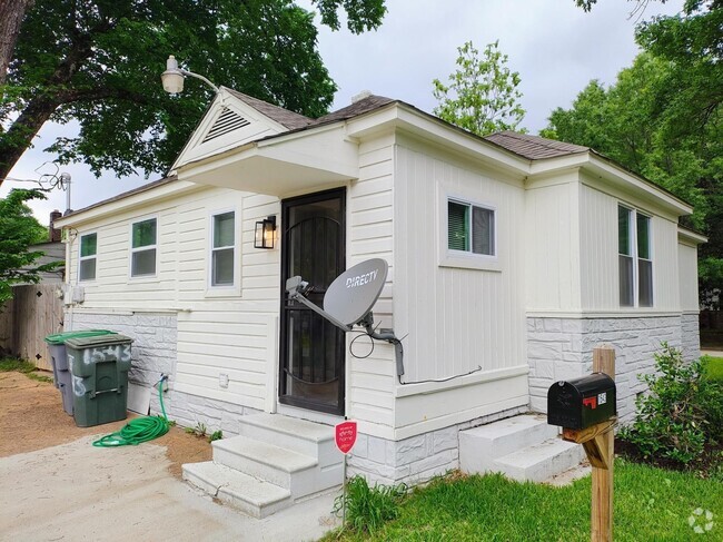 Building Photo - 1543 Rebecca St Rental