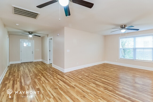 Photo - 205 Marion St