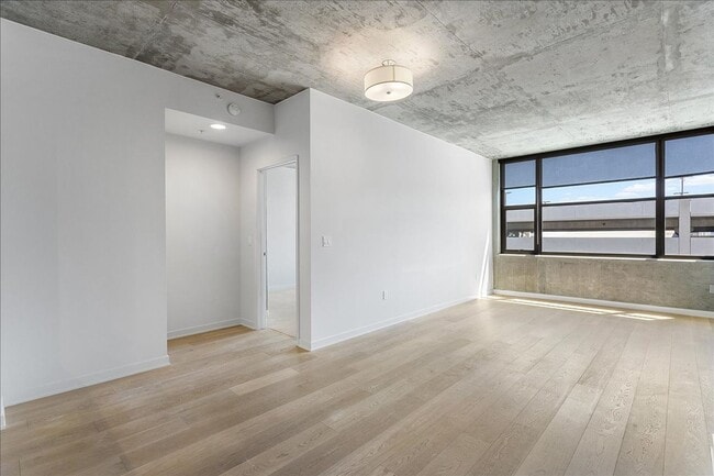 Building Photo - 311 2nd St Rental