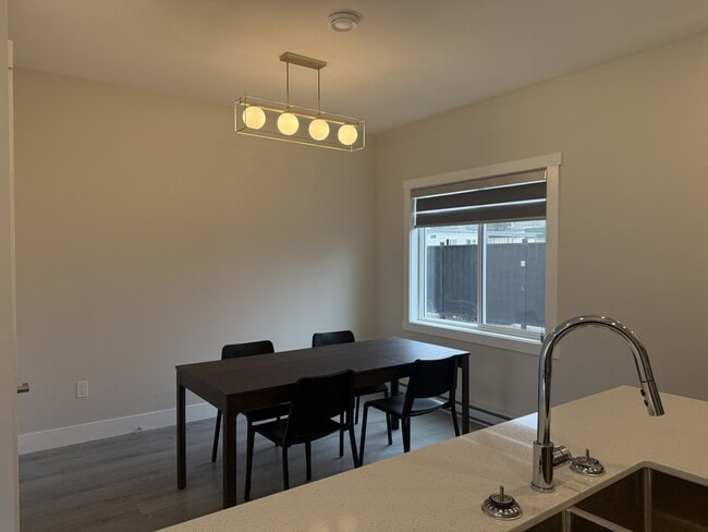 Photo - 4808 Lazelle Ave