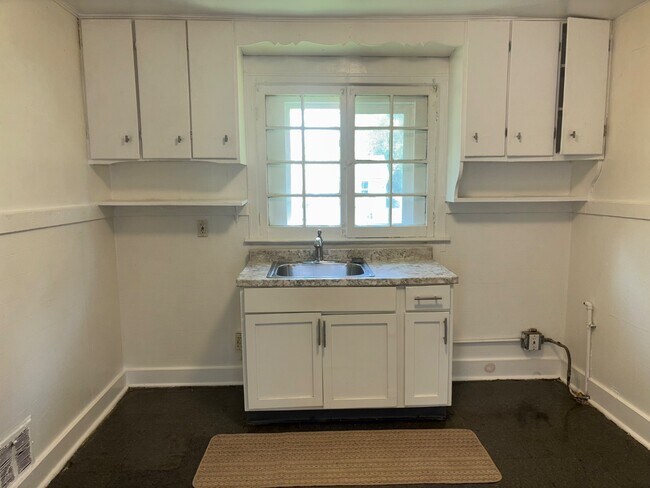 Photo - 218 Spencer St