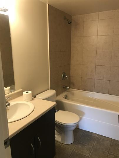 Photo - 1150 Queens Ave