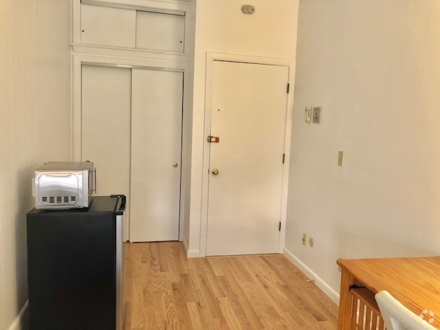 Building Photo - 264 Newbury St Rental