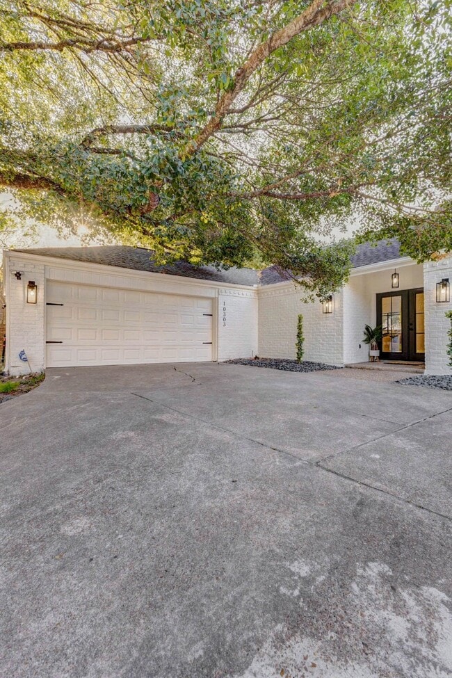 Photo - 10303 Chevy Chase Dr