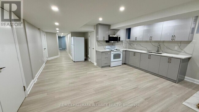 Photo - 7 Avanti Cres