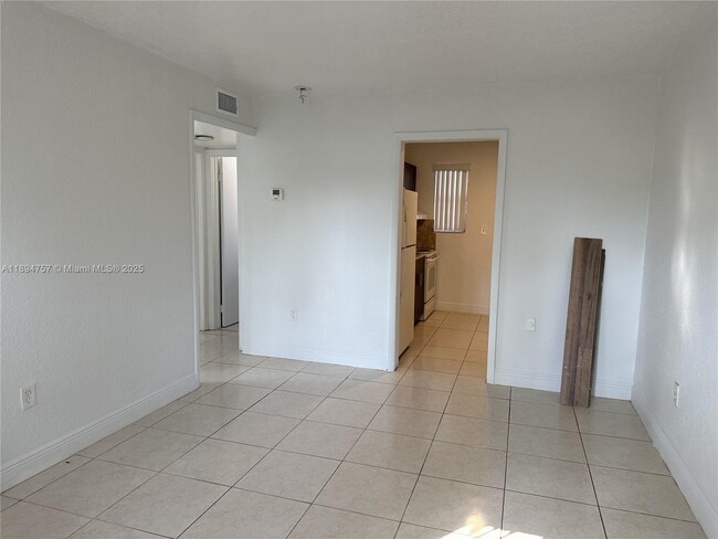 Building Photo - 1851 Ali Baba Ave Unit 4
