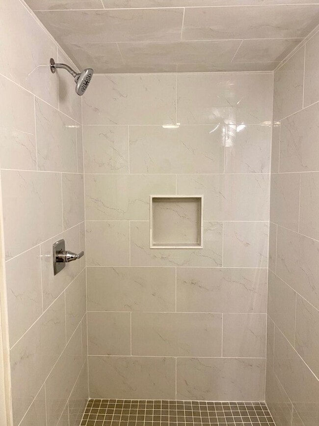 Photo - 7916-18 Hickory Unit 7918 B