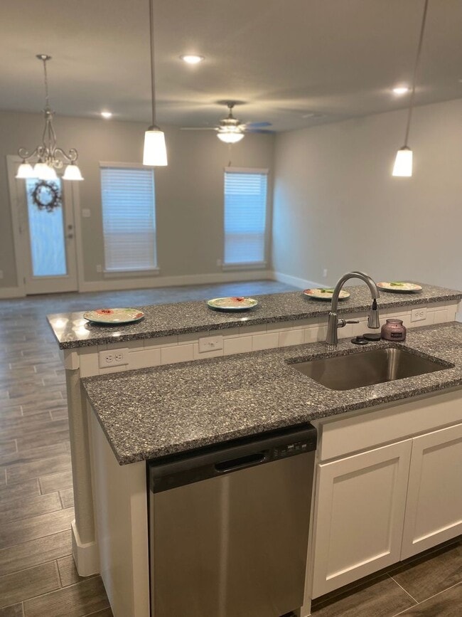 Photo - 3/2/2 Gorgeous Custom Features - GODLEY ISD