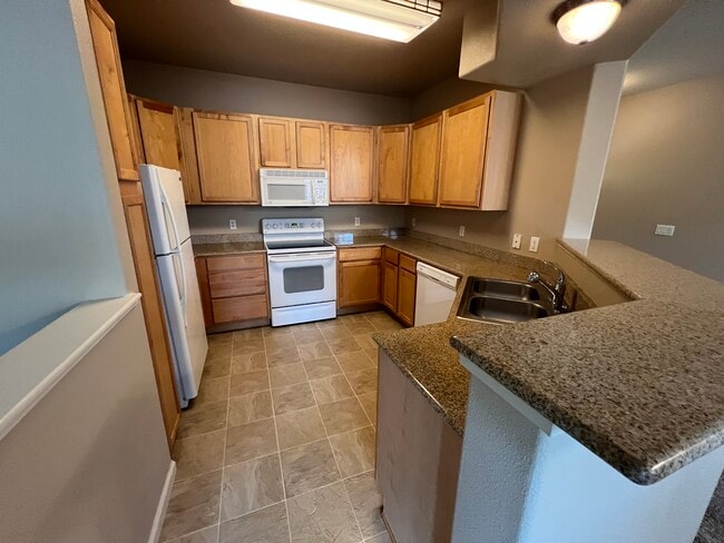 Building Photo - 1900 Danbrook Dr. #823 Rental