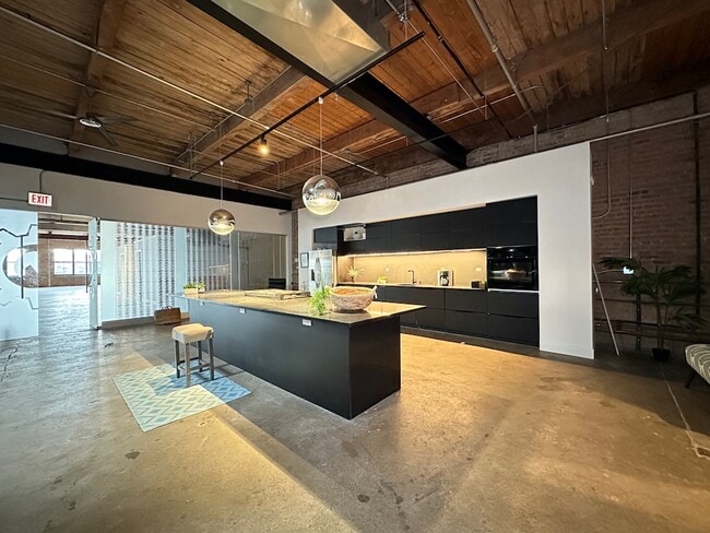 Photo - 3134 W Carroll Ave Unit F3