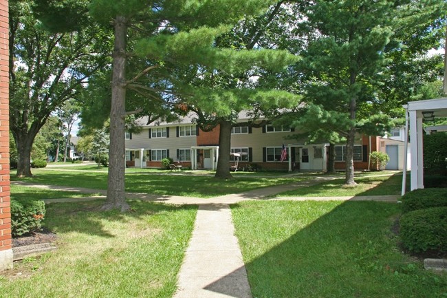 Carlisle Crest - Carlisle Crest Apartments