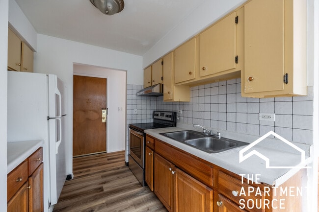 Building Photo - 6250 N Kenmore Ave Unit 305 Rental
