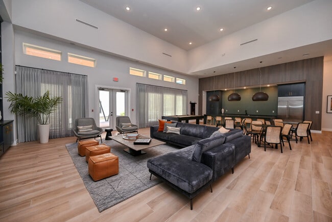 Photo - Avanti Greenwood