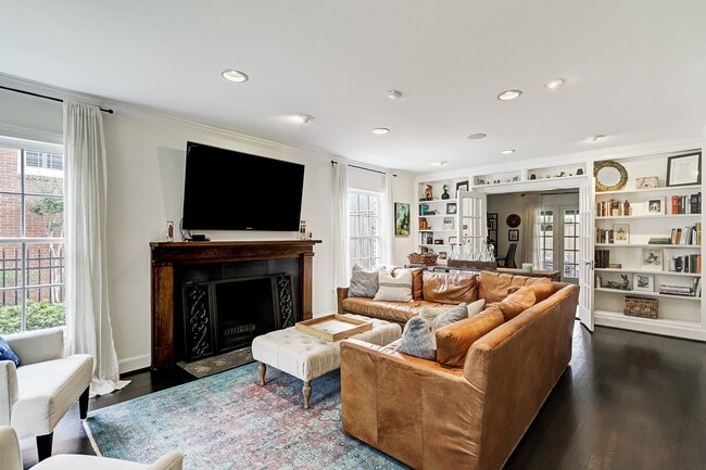 Photo - 2829 Sunset Blvd