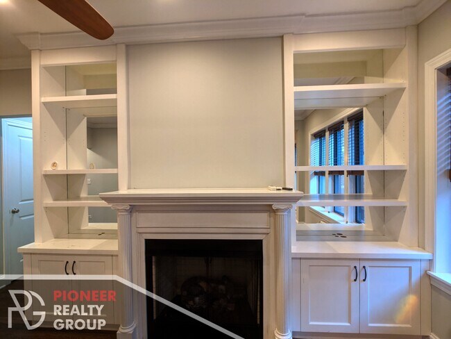 Photo - 736 W Addison St