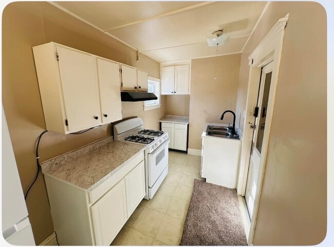 Building Photo - 345 1/2 Chemung St Unit 345.5