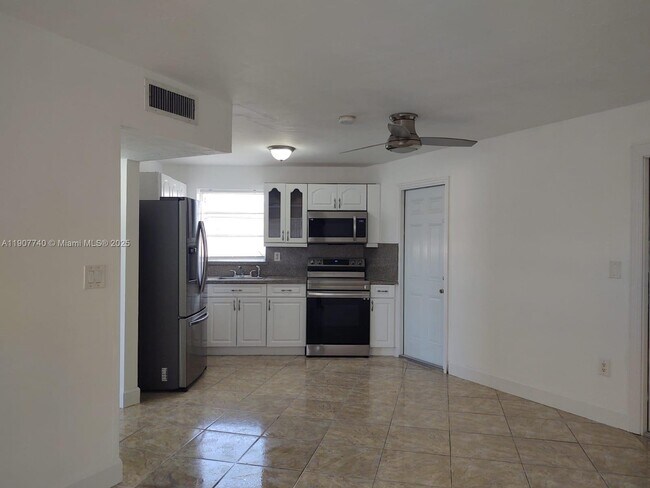 Photo - 1611 NE Miami Gardens Dr Unit 212