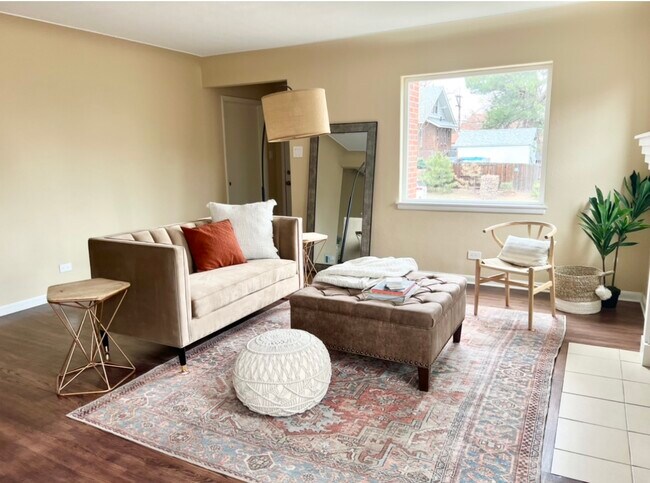 Living room - 3143 Sheridan Blvd