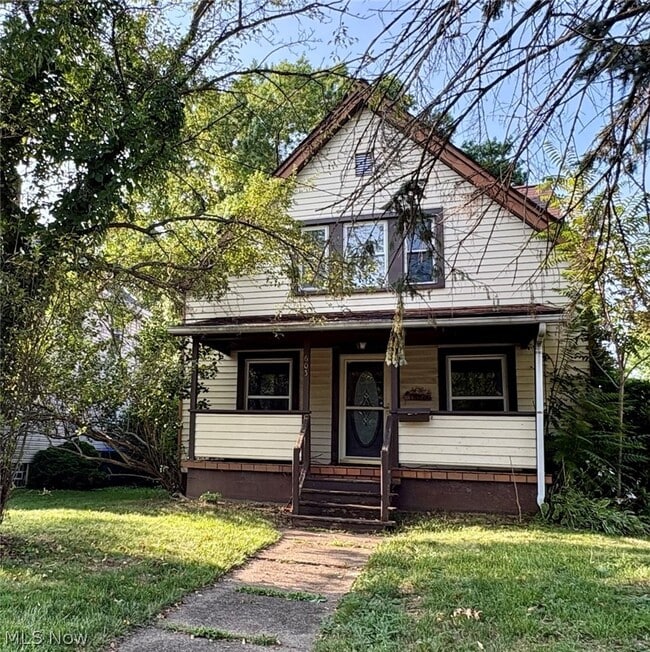 Building Photo - 605 Sackett Ave