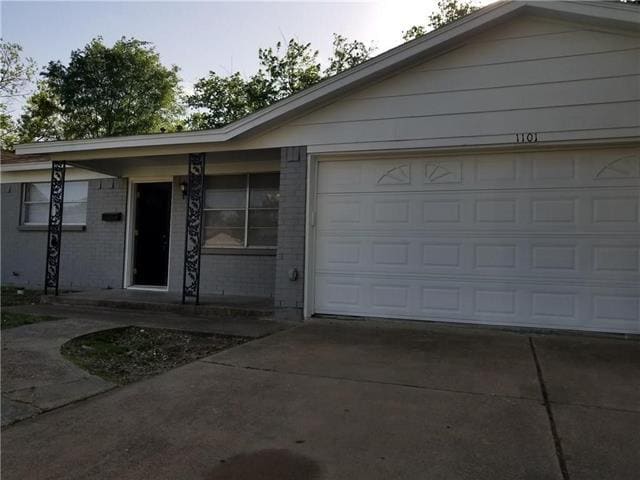 Photo - 1101 Russell Ln