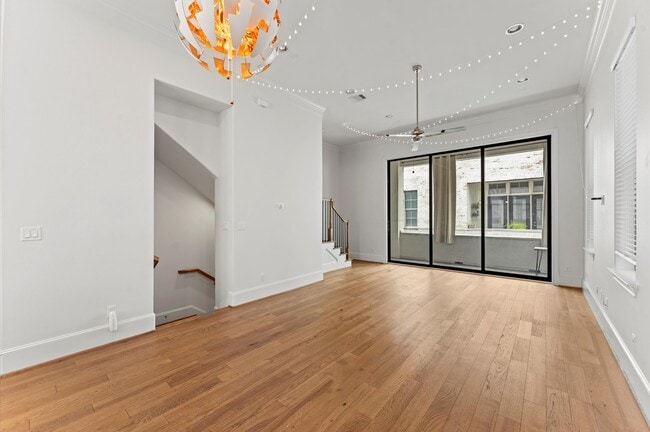 Photo - 4053 Leeland St