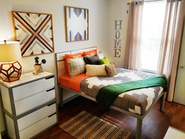 Lark Syracuse I Student Apartments