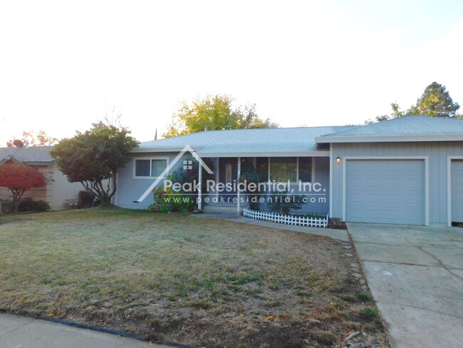 Updated 2bd/1ba Orangevale Duplex with Gar... - Updated 2bd/1ba Orangevale Duplex with Gar... House