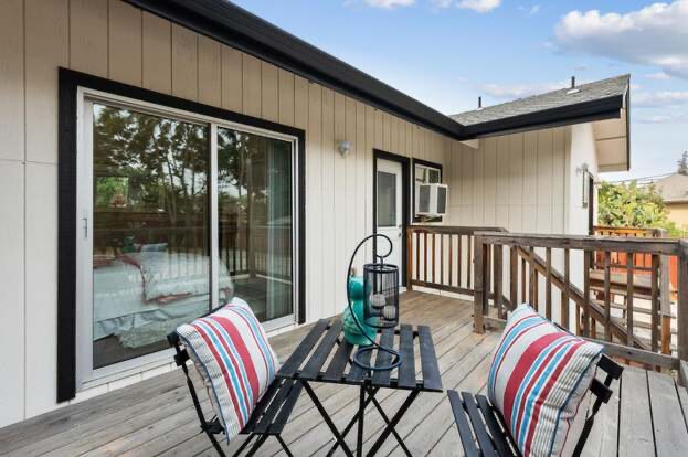 Photo - 430 Jerome St