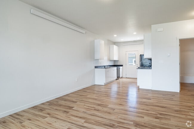 2BR, 1BA - 784SF - Living Room