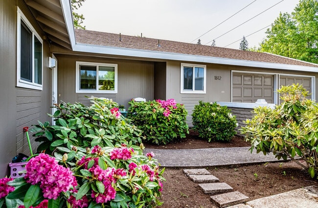 Building Photo - 1812 Brittany St