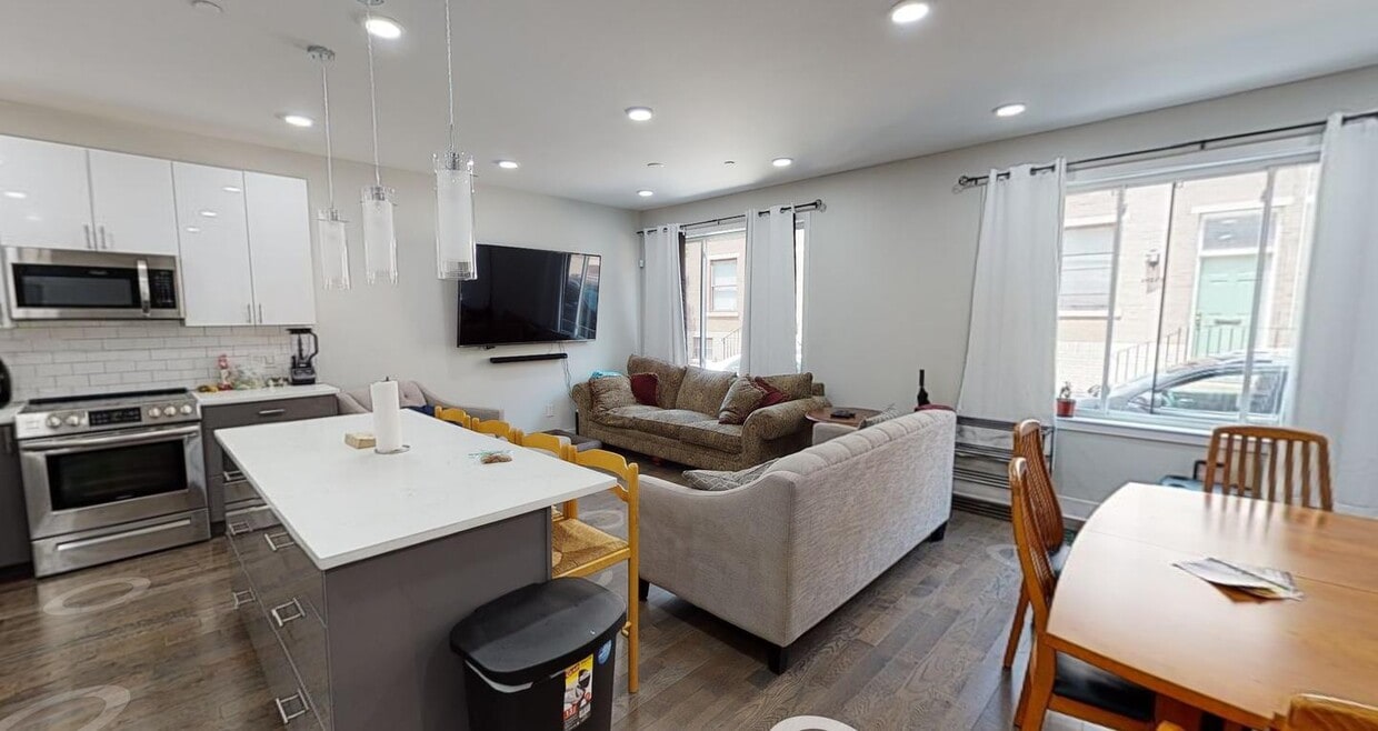 Photo - 1436 Montrose St