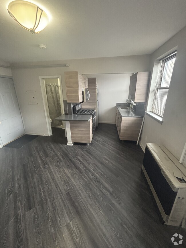 Building Photo - 2221 Brewerton Rd Unit Apartment #3