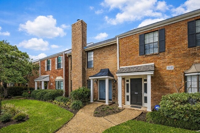 Building Photo - 810 Augusta Dr Unit 810