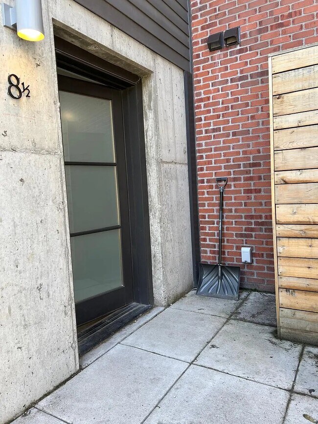Photo - 8 1/2 E Beall St Unit 0.5