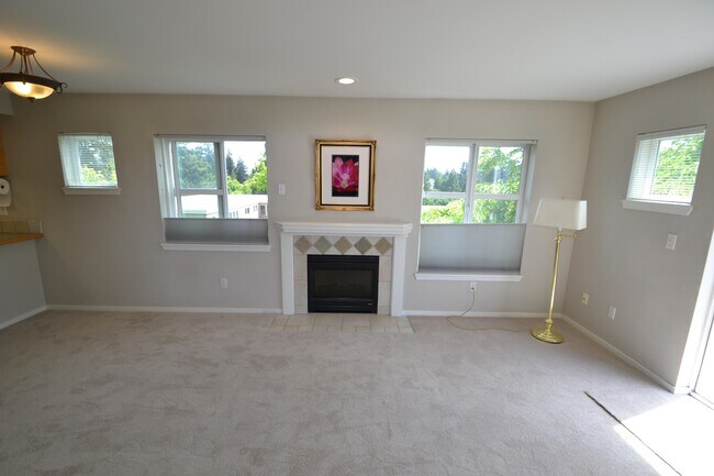 Photo - 12345 Roosevelt Way NE