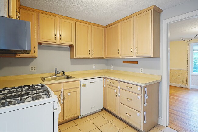 Photo - 35 Lakewood Cir N