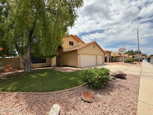 Photo - 3611 N 109th Dr House