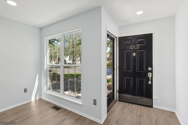 Photo - 4703 Patterson St