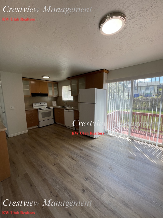 Photo - Spacious Home in Magna – Convenient Location! 1st month's rent free!