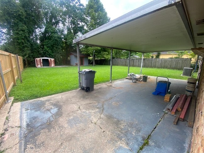 Building Photo - 5816 Hartford Ave Rental