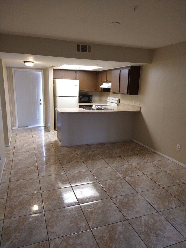 Building Photo - 824 Alderman St Unit 201