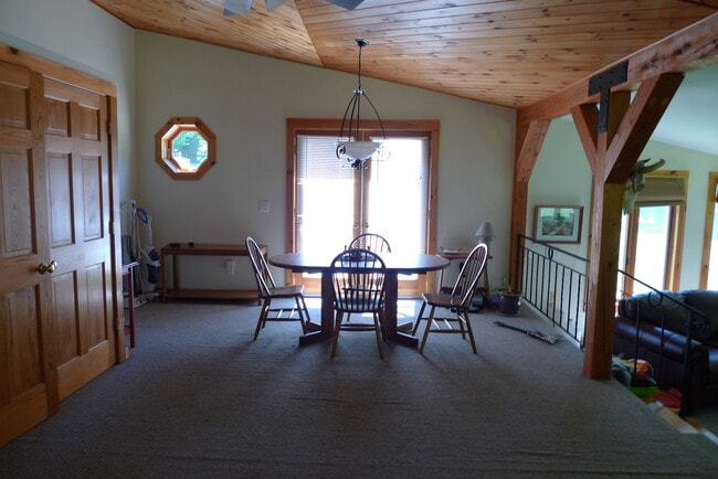 Building Photo - Charming Two-Bedroom Home in a Peaceful Wo...