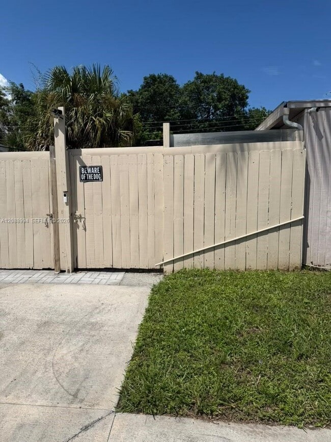 Photo - 1801 NE 51st Ct