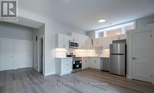 Photo - 3515 St Clair Ave E