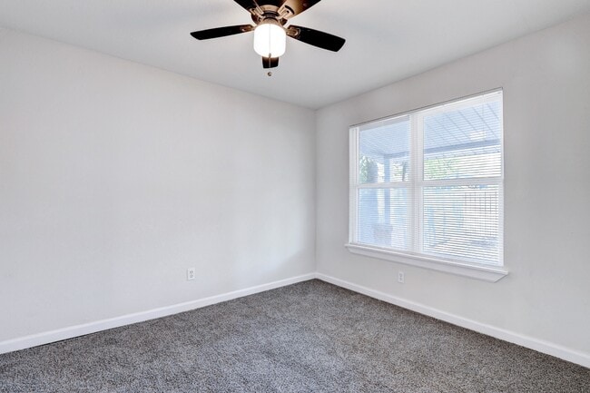 Building Photo - 3122 W César E Chávez Blvd Rental